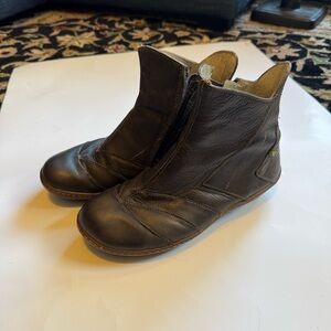 El Naturalista dark grey Ankle Boots
